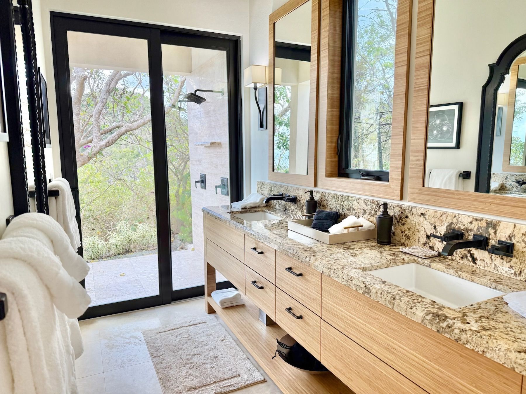 Window To The Sea villa photo.